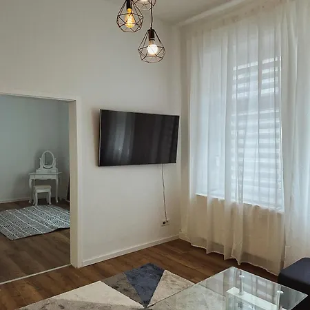 Gemuetliche 2-zimmer-wohnung Kontaktlos Ohne Gastgeber Perfekt Fuer Kurz- Und Langzeitaufenthalte Erdgeschoss Lägenhet *